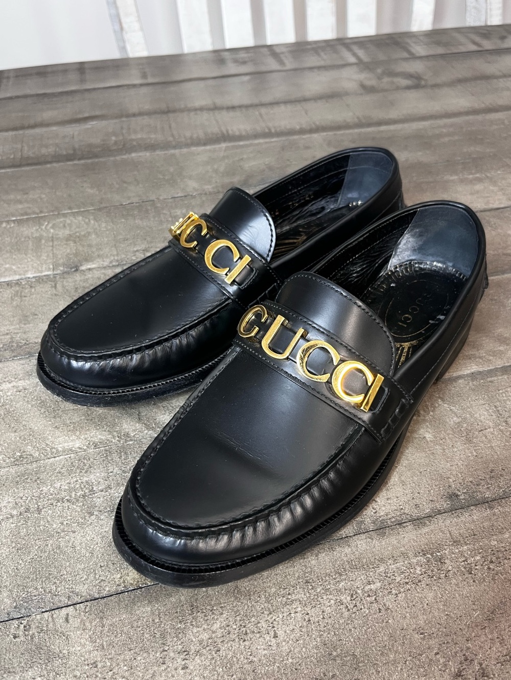 Gucci Women Black Cara
Logo Loafers 7.5 Women’s